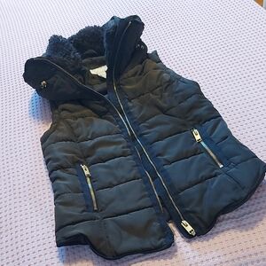 H&M  Olive Green Quilted Vest with Faux Fur Collar